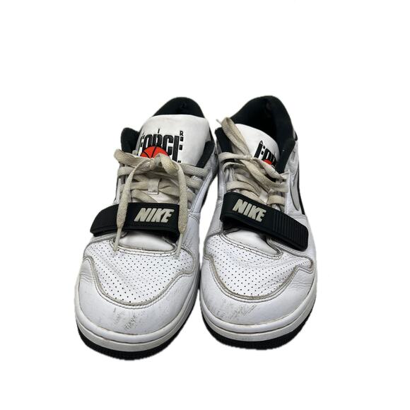 Nike White and Black Sneakers - Picture 1 of 7